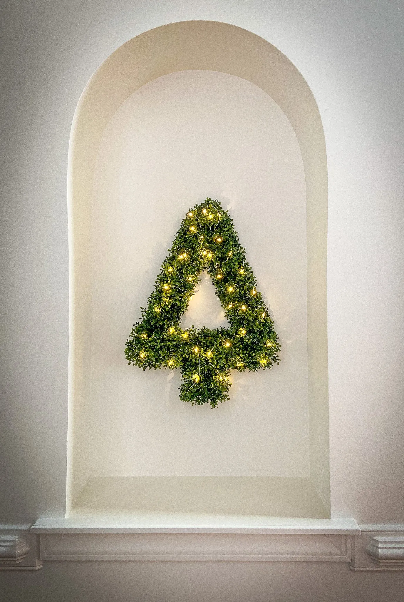 Faux Boxwood Wreath Tree - 21.5 x 25.5 Inch